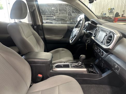 Used 2017 Toyota Tacoma SR5 w/ Tow Package RWD image 50
