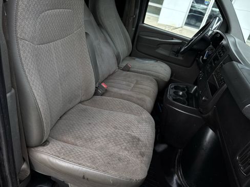 Used 2015 Chevrolet Express 2500 image 22