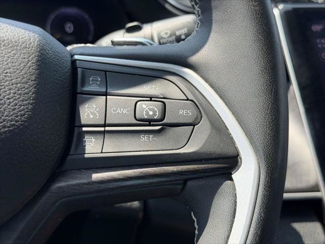 Used 2023 Jeep Grand Cherokee L Limited AWD/4WD image 25