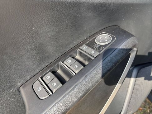 Used 2025 Kia Soul LX w/ LX Technology Package FWD image 18