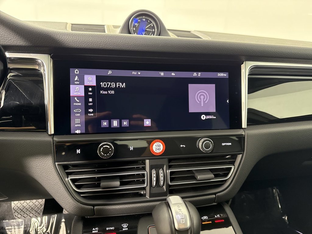 Certified 2025 Porsche Macan S AWD/4WD image 27