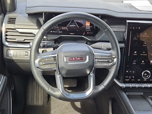 Used 2026 GMC Acadia Elevation w/ Elevation Premium Package AWD/4WD image 13