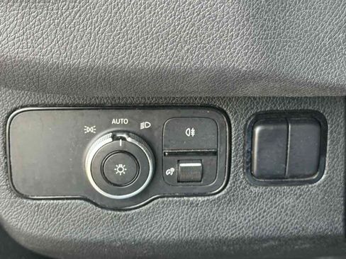 Used 2019 Mercedes-Benz Sprinter 144 image 19