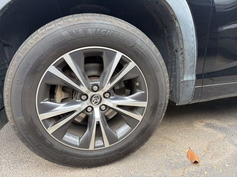 Used 2018 Toyota Highlander LE FWD image 8