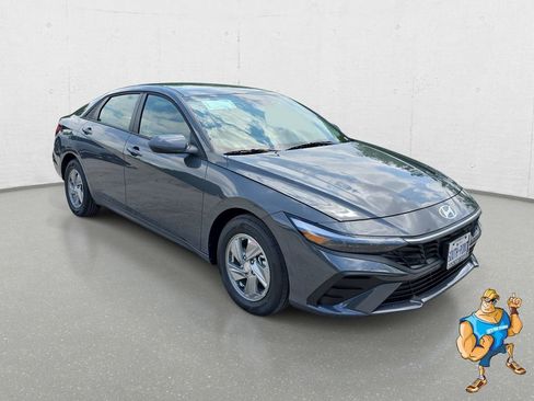 New 2026 Hyundai Elantra SE FWD image 3