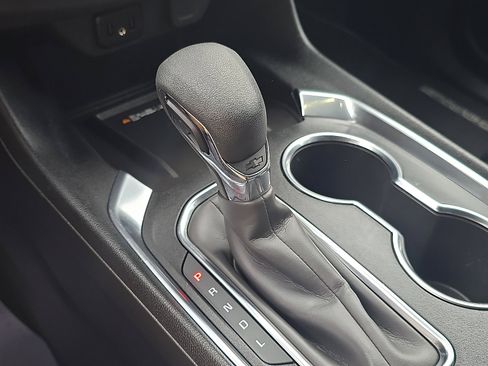 Used 2023 Chevrolet Traverse LT image 16