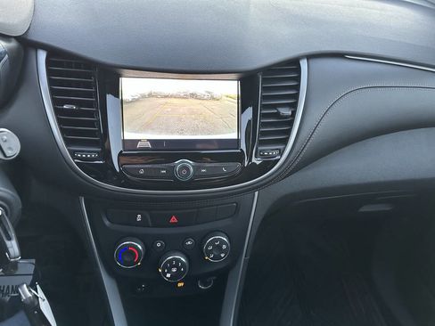Used 2019 Chevrolet Trax LS image 24