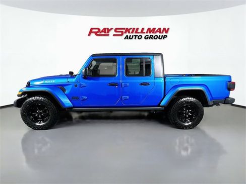 Used 2021 Jeep Gladiator Willys image 4