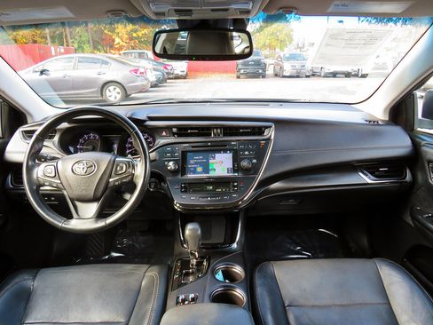 Used 2017 Toyota Avalon Limited image 17