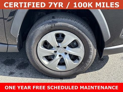 Used 2022 Toyota RAV4 LE FWD image 7