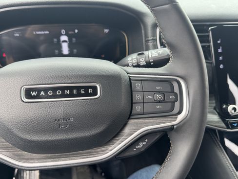 Used 2024 Jeep Wagoneer L Series III w/ Flexible Seating Group AWD/4WD image 25