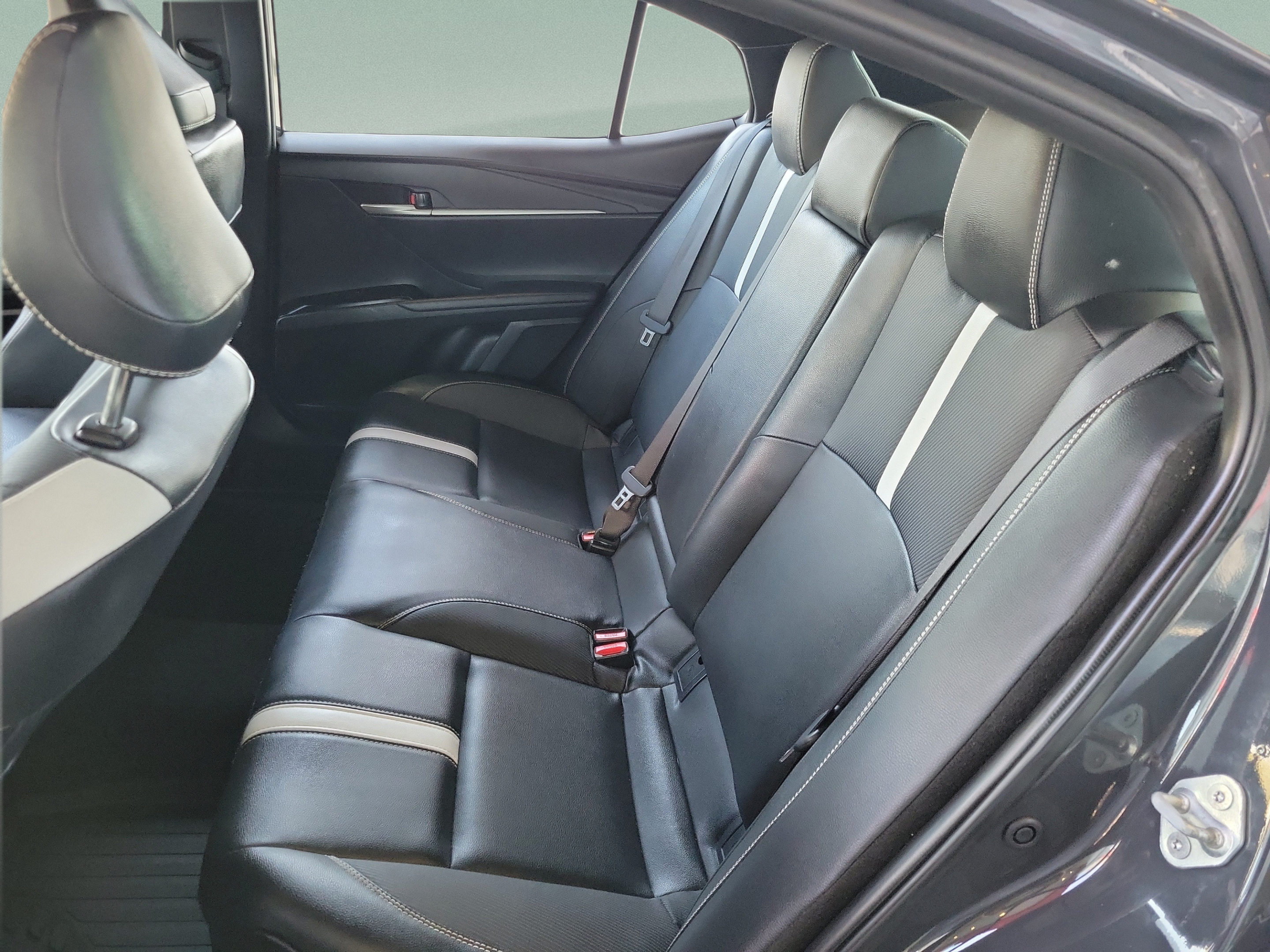 Used 2025 Toyota Camry SE FWD image 23