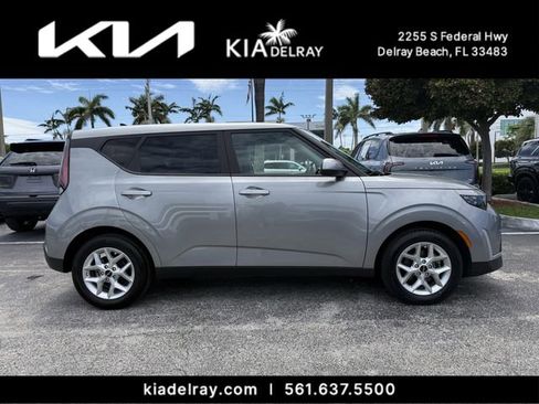 Used 2023 Kia Soul LX w/ Option Group 015 FWD image 2