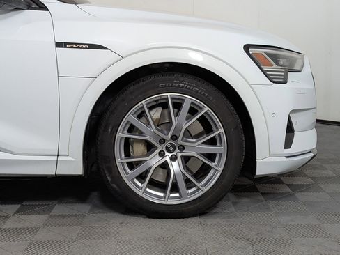 Used 2021 Audi e-tron Prestige w/ Prestige Package image 14