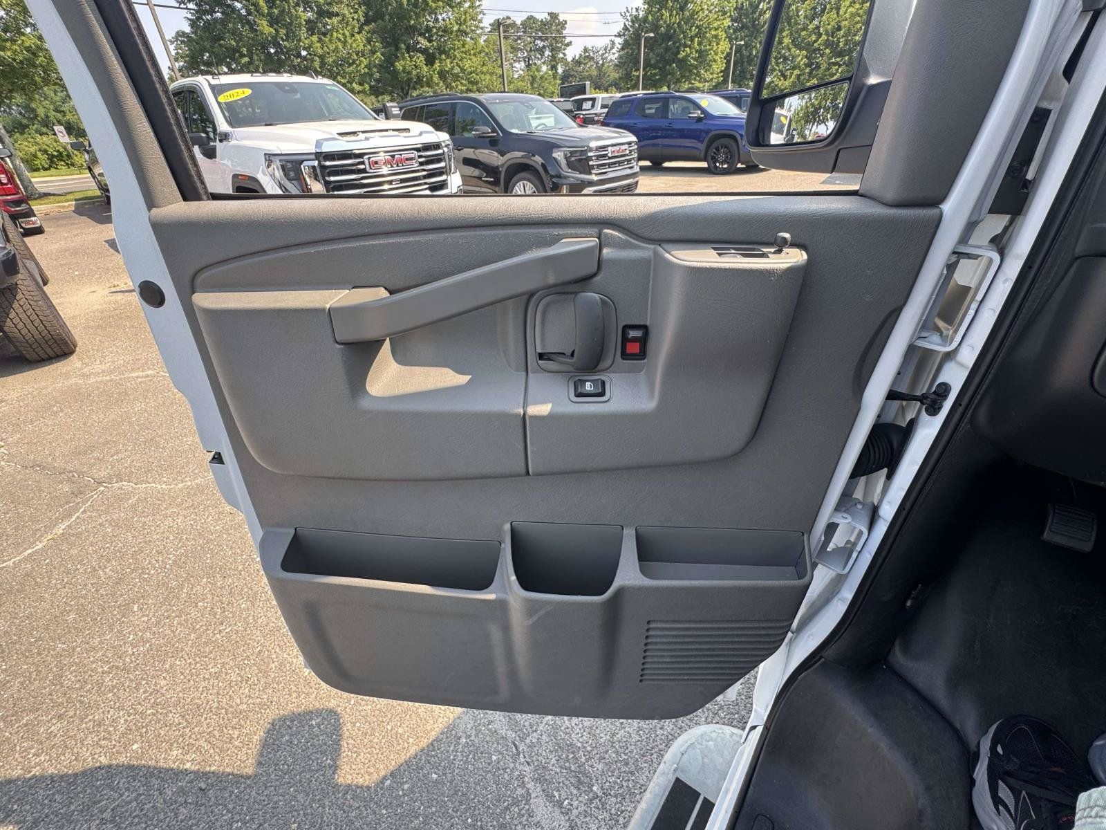 Used 2025 GMC Savana 2500 w/ Driver Convenience Package RWD image 15