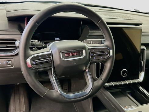 Used 2025 GMC Acadia Elevation image 18