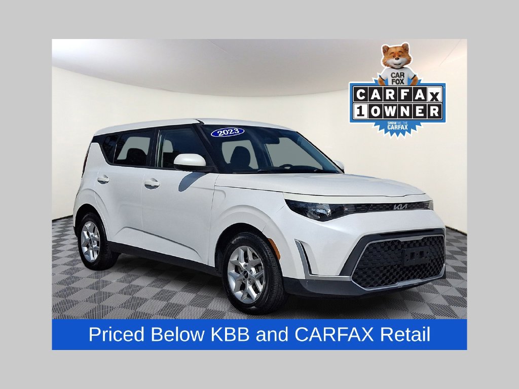 Used 2023 Kia Soul LX w/ LX Technology Package FWD image 1