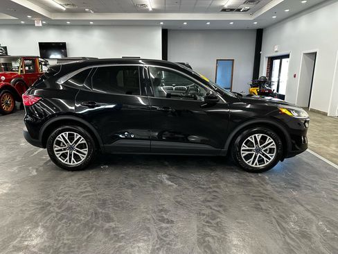 Used 2021 Ford Escape SEL w/ Technology Package image 4