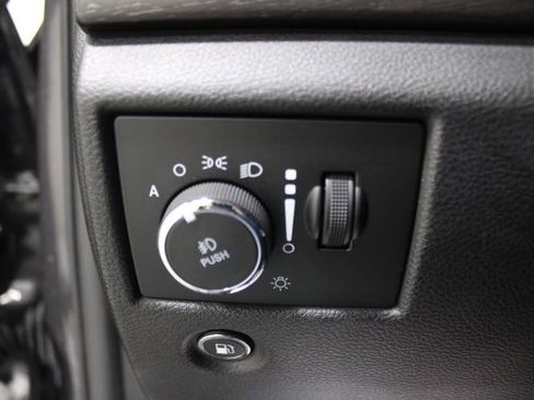 Used 2018 Jeep Grand Cherokee Laredo image 39