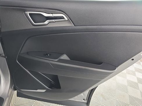 Used 2023 Kia Sportage LX image 9