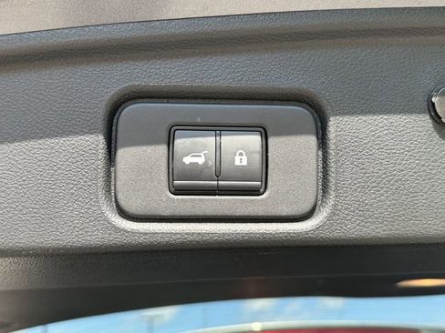 Certified 2025 Nissan Pathfinder SV FWD image 21