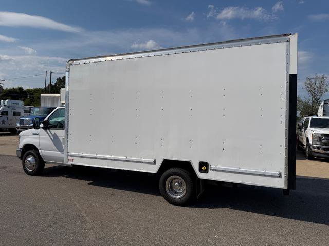 Used 2017 Ford E-450 and Econoline 450 Super Duty w/ Power Windows & Locks Group RWD image 6
