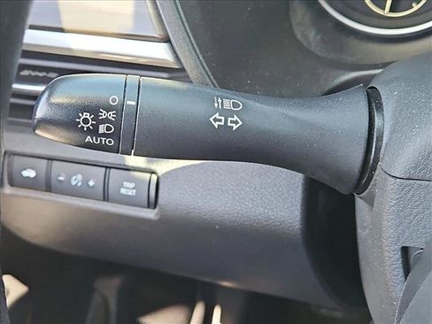 Used 2024 Nissan Altima 2.5 SV FWD image 13