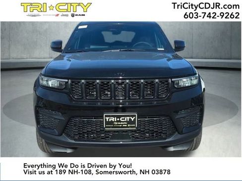 New 2025 Jeep Grand Cherokee Altitude image 12