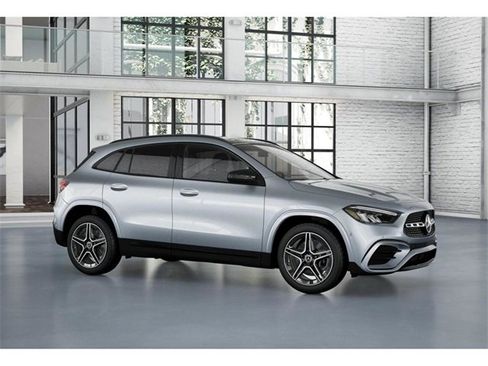 New 2025 Mercedes-Benz GLA 250 4MATIC image 13