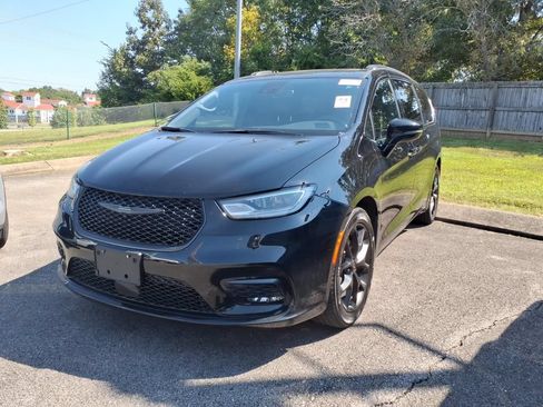 Used 2025 Chrysler Pacifica Limited FWD image 5