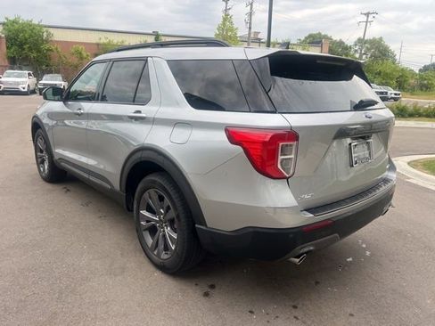 Used 2023 Ford Explorer XLT w/ Equipment Group 202A AWD/4WD image 7