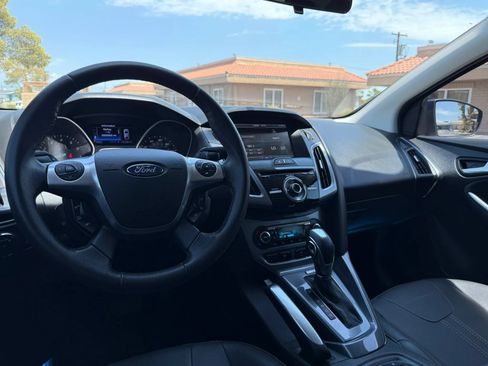 Used 2013 Ford Focus Titanium w/ Titanium Handling Pkg FWD image 20