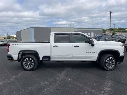Used 2021 Chevrolet Silverado 2500 Custom w/ Custom Value Package AWD/4WD image 2