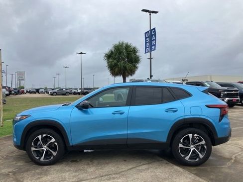 Used 2025 Chevrolet Trax RS FWD image 4