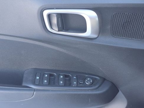 Used 2024 Hyundai Venue SE image 31