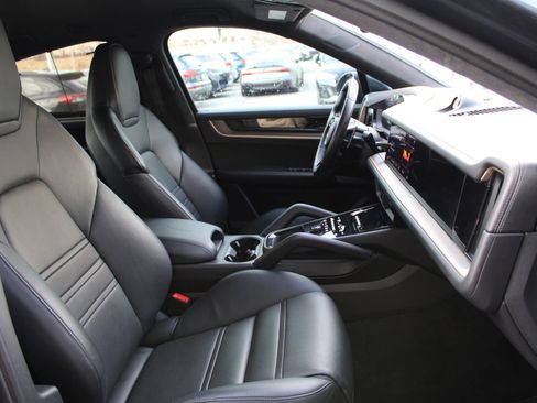 Certified 2024 Porsche Cayenne Turbo GT image 27