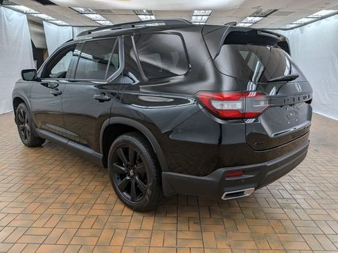 Used 2025 Honda Pilot Black Edition image 5