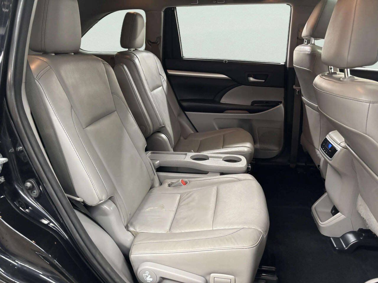Used 2014 Toyota Highlander XLE AWD/4WD image 20