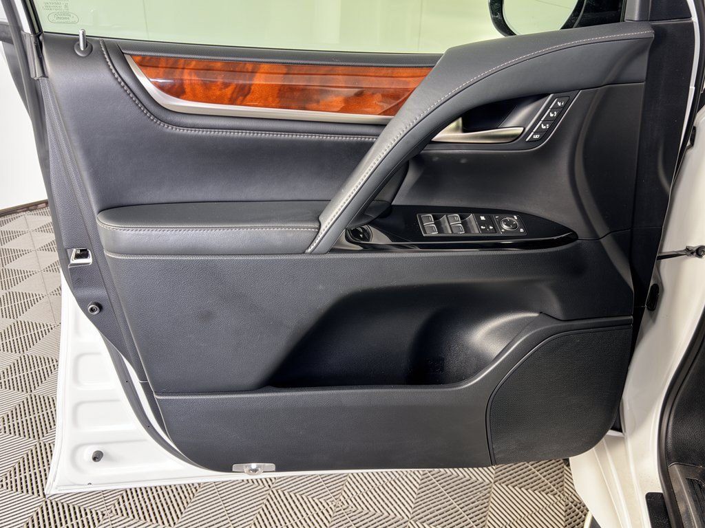 Used 2018 Lexus LX 570 4WD w/ Luxury Package image 14