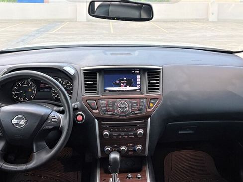 Used 2017 Nissan Pathfinder Platinum AWD/4WD image 14
