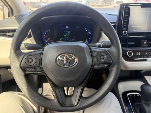Used 2022 Toyota Corolla LE FWD image 22