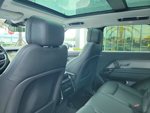 Used 2024 Land Rover Range Rover Sport SE AWD/4WD image 17