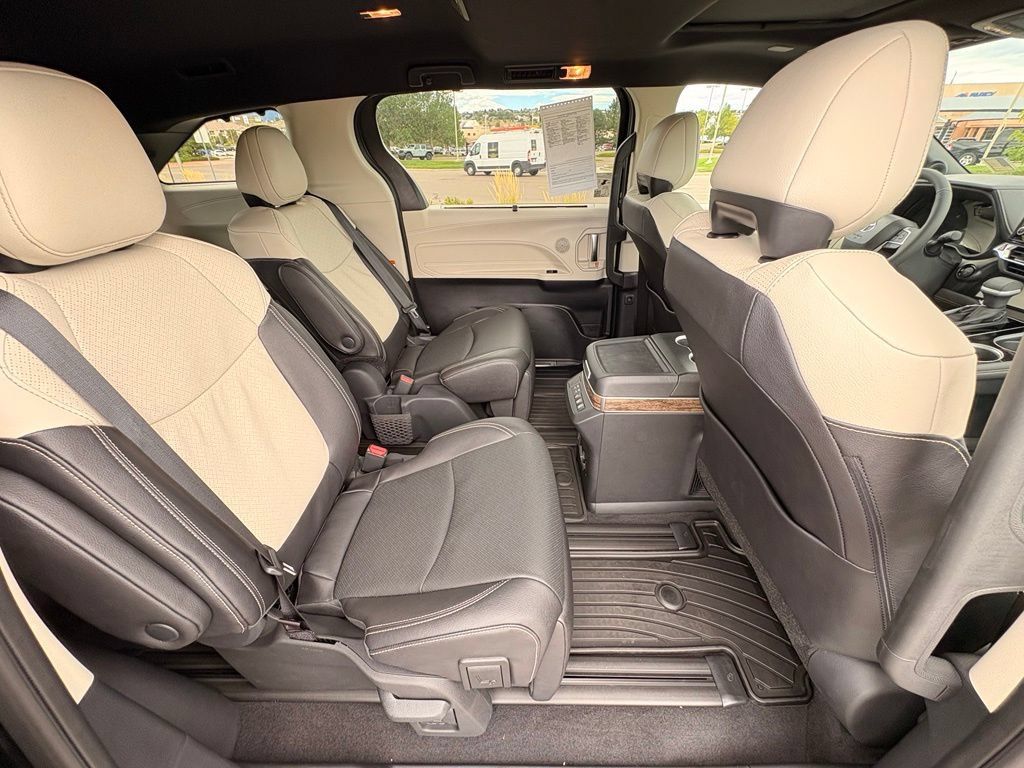 Used 2026 Toyota Sienna Platinum AWD/4WD image 27