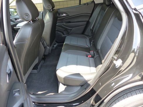 Used 2026 Chevrolet Trax LT w/ Sunroof Package FWD image 34