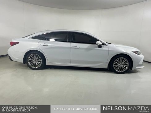 Used 2022 Toyota Avalon Limited w/ Advanced Safety Package FWD image 5