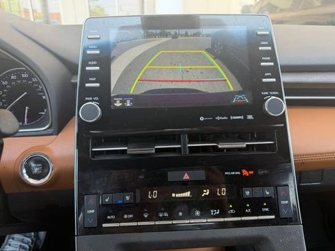 Used 2021 Toyota Avalon Limited FWD image 16