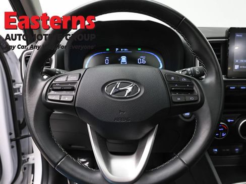 Used 2025 Hyundai Venue SEL FWD image 10