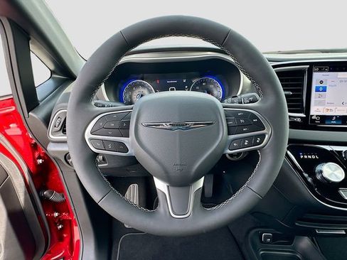 New 2025 Chrysler Voyager LX image 7