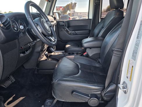 Used 2015 Jeep Wrangler Unlimited Sahara image 11