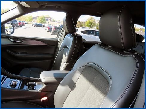 New 2025 Jeep Grand Cherokee image 13